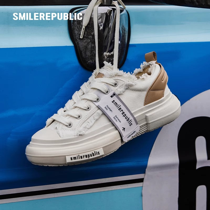 SMILEREPUBLIC | Classic white low-top canvas shoes from the 70s