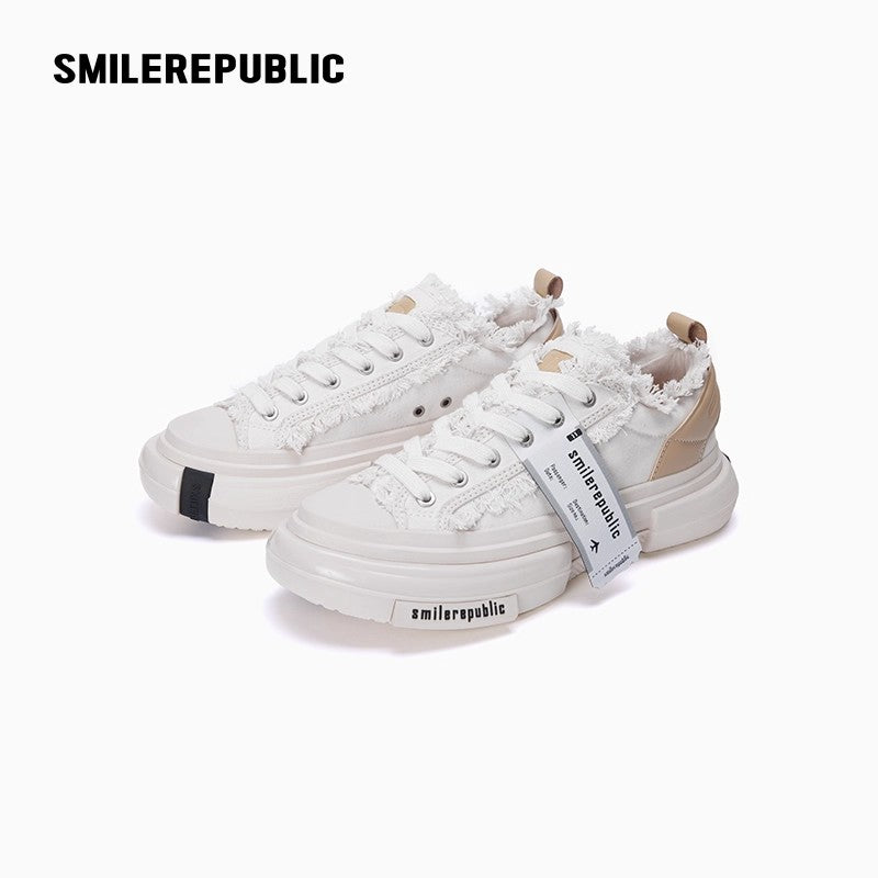 SMILEREPUBLIC | Classic white low-top canvas shoes from the 70s