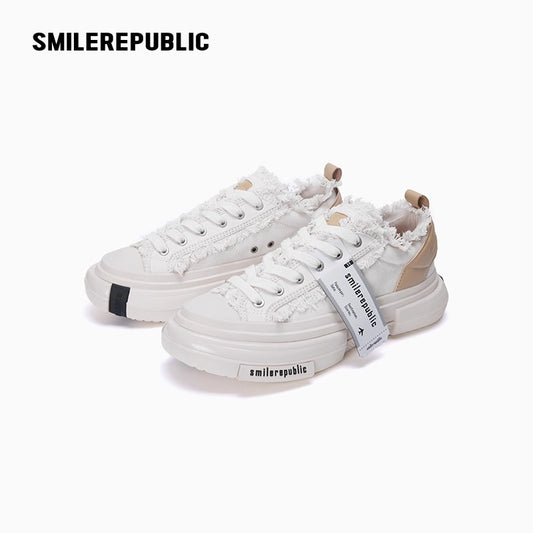 SMILEREPUBLIC | Classic white low-top canvas shoes from the 70s
