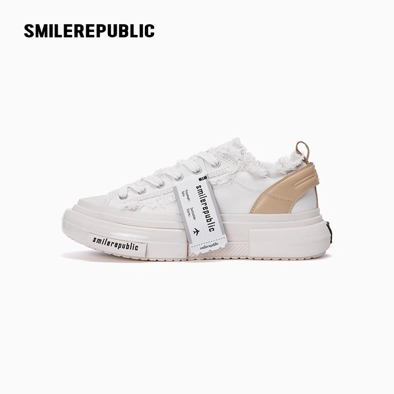 SMILEREPUBLIC | Classic white low-top canvas shoes from the 70s