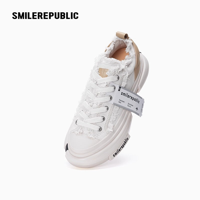 SMILEREPUBLIC | Classic white low-top canvas shoes from the 70s