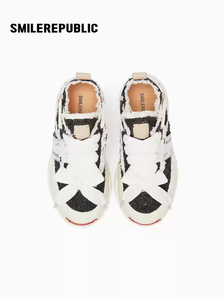 SMILEREPUBLIC | Obsidian Low-Top Chuck Smile Canvas Shoes