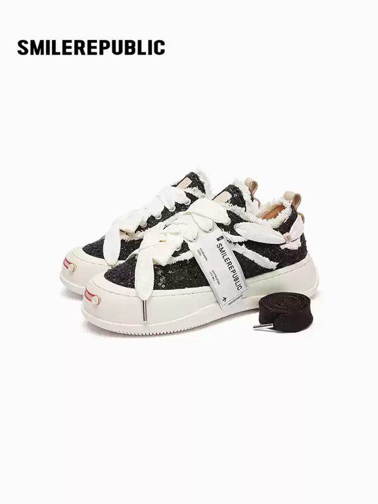 SMILEREPUBLIC | Obsidian Low-Top Chuck Smile Canvas Shoes