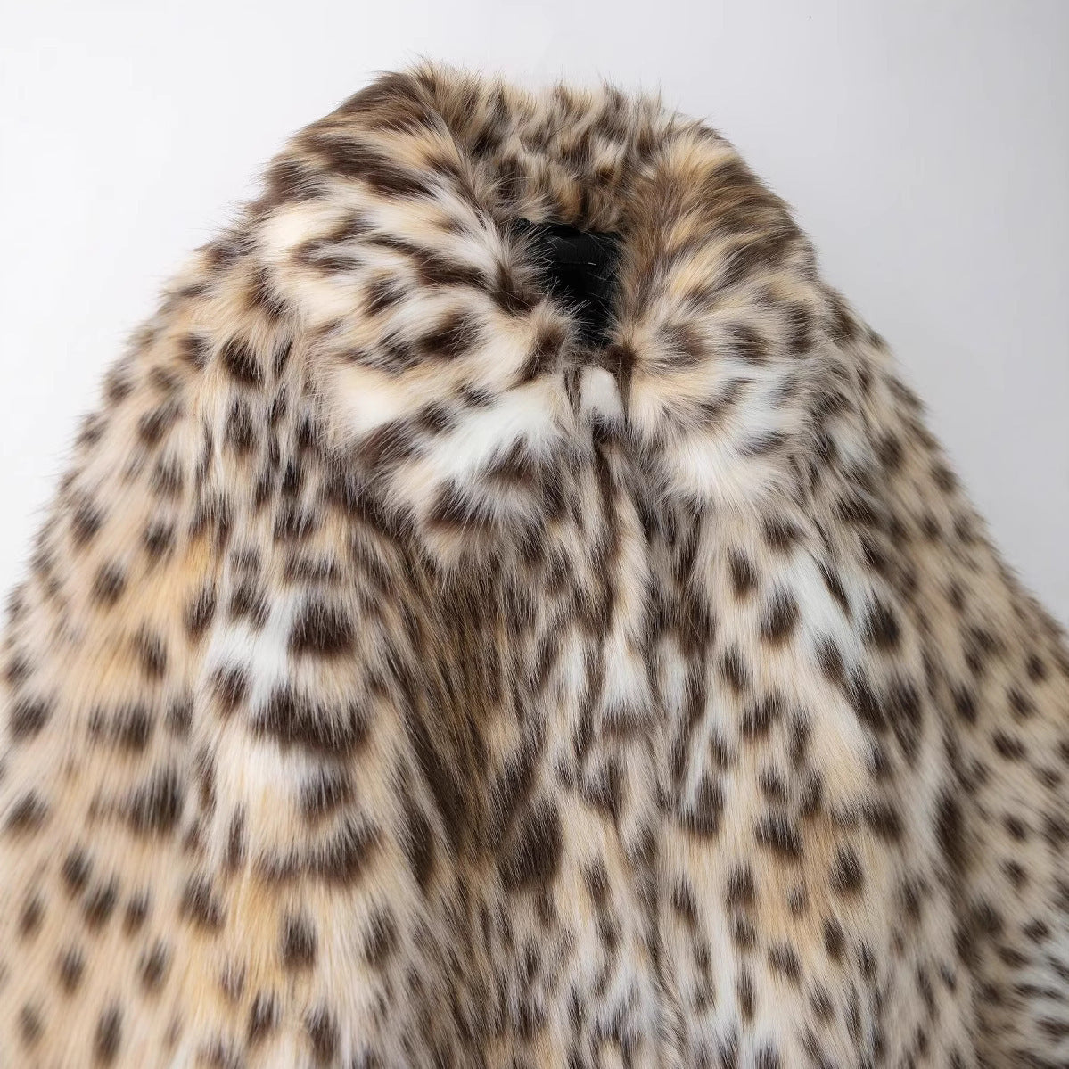 Featured image for 'Women's Faux Fur Coat Elegant Socialite-Style Jacket with Luxe Fur Effect'