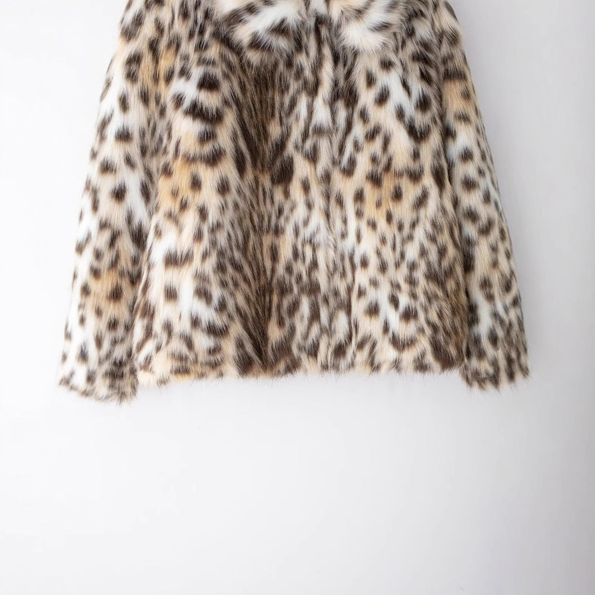 Featured image for 'Women's Faux Fur Coat Elegant Socialite-Style Jacket with Luxe Fur Effect'