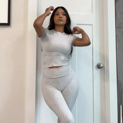 Featured image for 'Women's Solid Color Flare Pants Set Stylish Low-Waist Slimming Outfit for a Trendy Look'