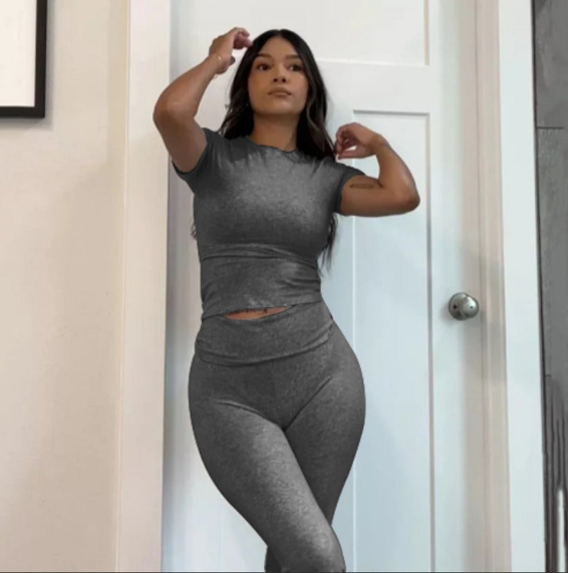 Featured image for 'Women's Solid Color Flare Pants Set Stylish Low-Waist Slimming Outfit for a Trendy Look'